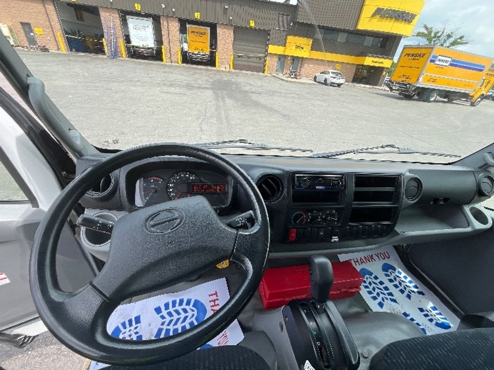 Light Duty Box Truck-Light and Medium Duty Trucks-Hino-2020-155-Mississauga-ON-128,932\n\t\tkm-$ 56,250 - Image 11