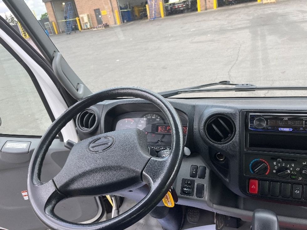 Light Duty Box Truck-Light and Medium Duty Trucks-Hino-2020-155-Mississauga-ON-128,932\n\t\tkm-$ 56,250 - Image 17