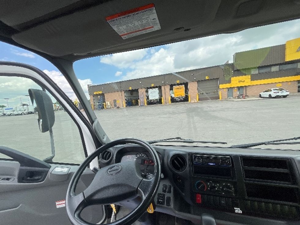 Light Duty Box Truck-Light and Medium Duty Trucks-Hino-2020-155-Mississauga-ON-128,932\n\t\tkm-$ 56,250 - Image 18