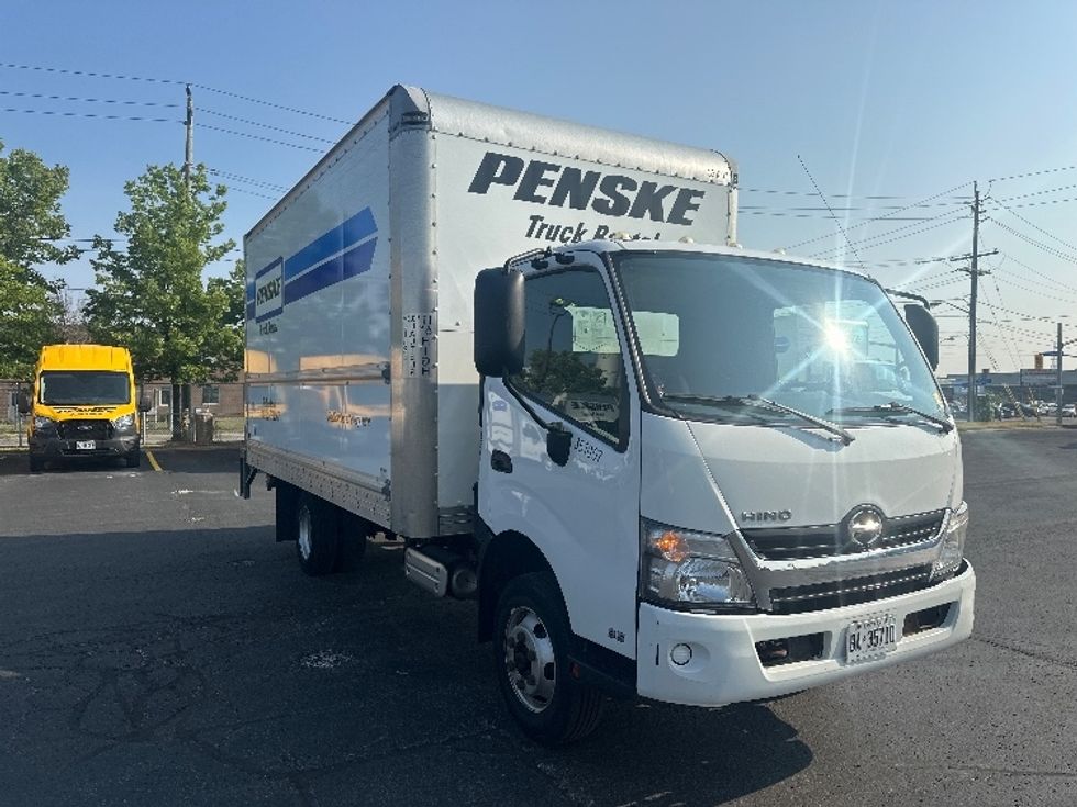 Light Duty Box Truck-Light and Medium Duty Trucks-Hino-2020-155-Mississauga-ON-195,658\n\t\tkm-$ 51,000 - Image 1