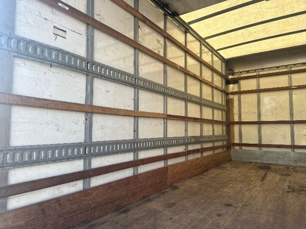 Light Duty Box Truck-Light and Medium Duty Trucks-Hino-2020-155-Mississauga-ON-195,658\n\t\tkm-$ 51,000 - Image 11