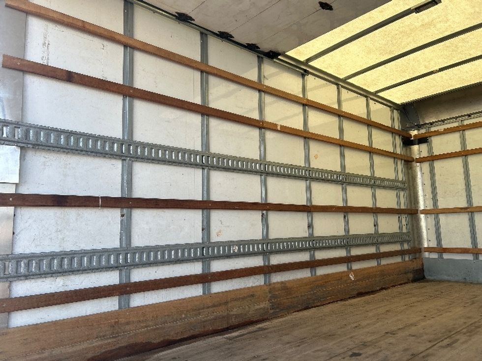 Light Duty Box Truck-Light and Medium Duty Trucks-Hino-2020-155-Moncton-NB-174,882\n\t\tkm-$ 49,250 - Image 10