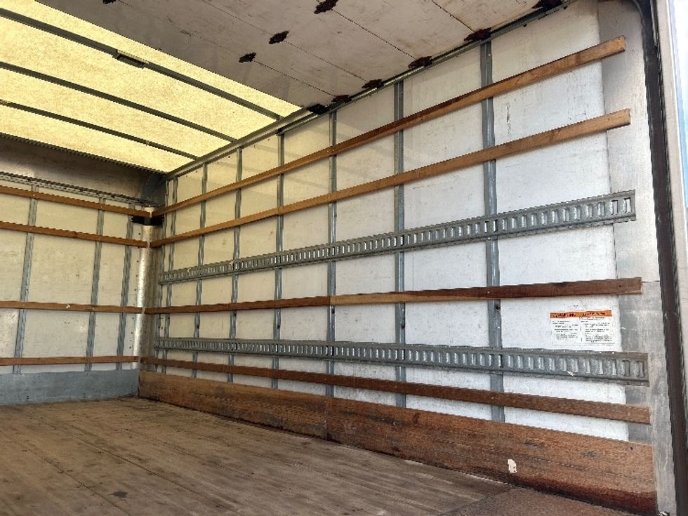 Light Duty Box Truck-Light and Medium Duty Trucks-Hino-2020-155-Moncton-NB-174,882\n\t\tkm-$ 49,250 - Image 11