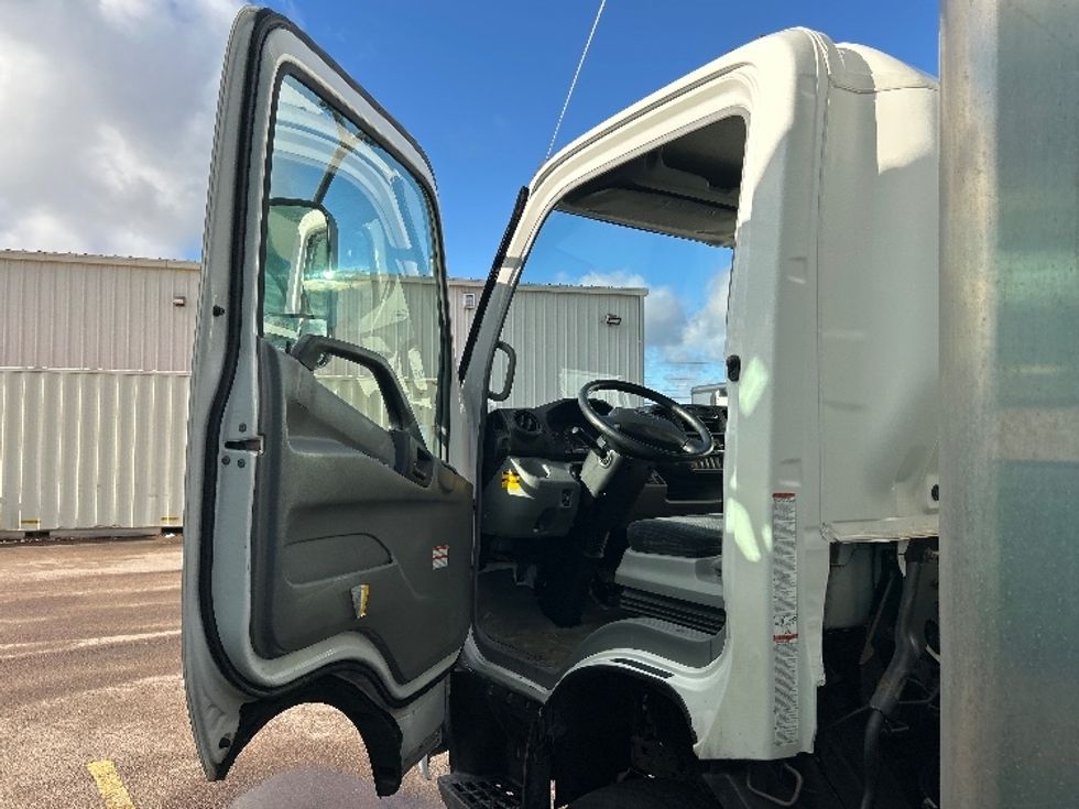 Light Duty Box Truck-Light and Medium Duty Trucks-Hino-2020-155-Moncton-NB-174,882\n\t\tkm-$ 49,250 - Image 15