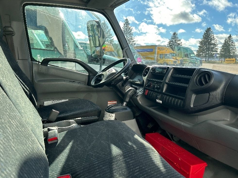 Light Duty Box Truck-Light and Medium Duty Trucks-Hino-2020-155-Moncton-NB-174,882\n\t\tkm-$ 49,250 - Image 21