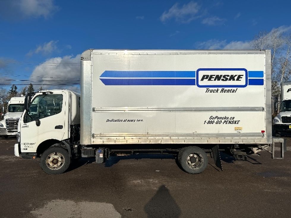 Light Duty Box Truck-Light and Medium Duty Trucks-Hino-2020-155-Moncton-NB-174,882\n\t\tkm-$ 49,250 - Image 3