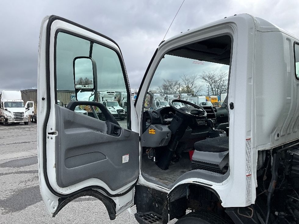 Light Duty Box Truck-Light and Medium Duty Trucks-Hino-2020-155-Ottawa-ON-200,841\n\t\tkm-$ 44,500 - Image 16