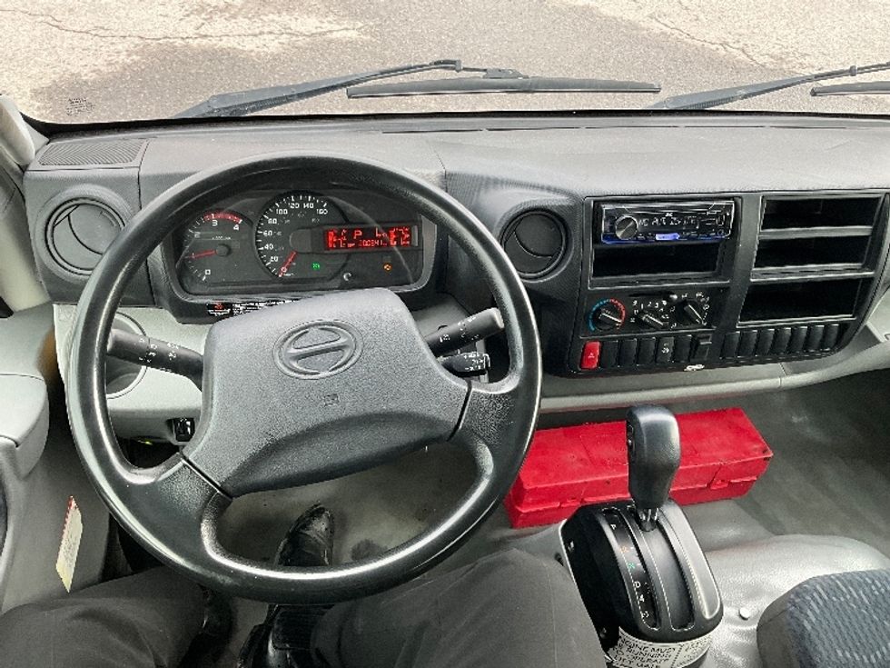 Light Duty Box Truck-Light and Medium Duty Trucks-Hino-2020-155-Ottawa-ON-200,841\n\t\tkm-$ 44,500 - Image 18