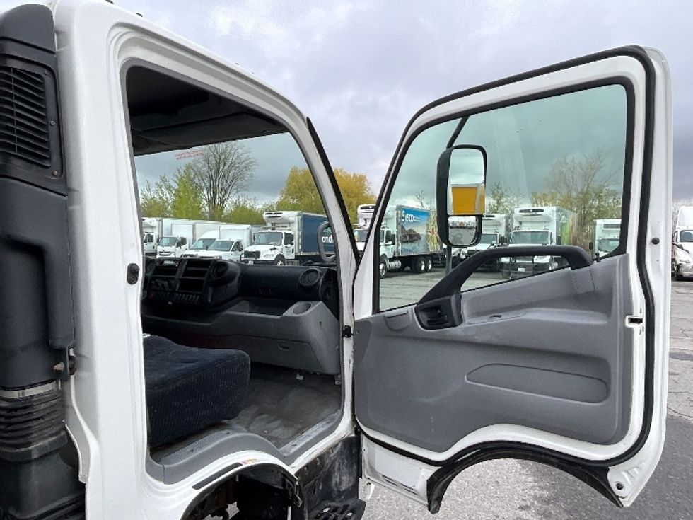 Light Duty Box Truck-Light and Medium Duty Trucks-Hino-2020-155-Ottawa-ON-200,841\n\t\tkm-$ 44,500 - Image 20