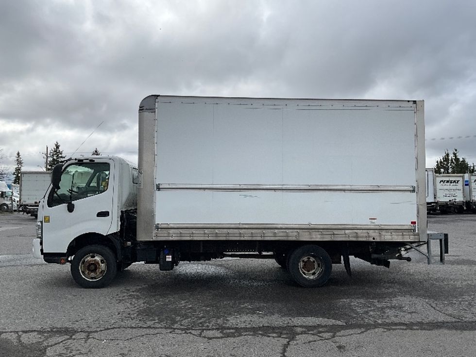 Light Duty Box Truck-Light and Medium Duty Trucks-Hino-2020-155-Ottawa-ON-200,841\n\t\tkm-$ 44,500 - Image 4