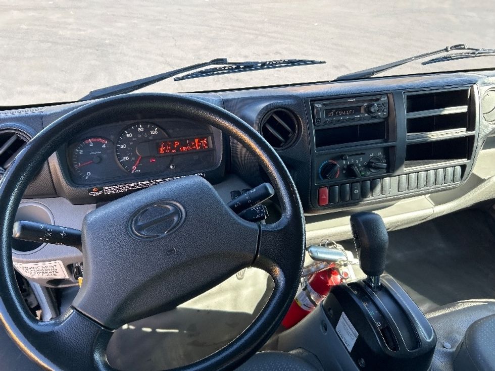Light Duty Box Truck-Light and Medium Duty Trucks-Hino-2020-155-Sacramento-CA-88,688\n\t\tmiles-$ 45,000 - Image 18