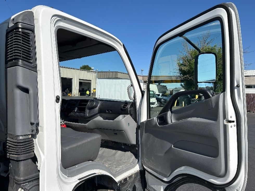 Light Duty Box Truck-Light and Medium Duty Trucks-Hino-2020-155-Sacramento-CA-88,688\n\t\tmiles-$ 45,000 - Image 20