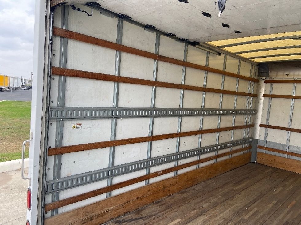 Light Duty Box Truck-Light and Medium Duty Trucks-Hino-2020-155-San Antonio-TX-137,540\n\t\tmiles-$ 36,750 - Image 11