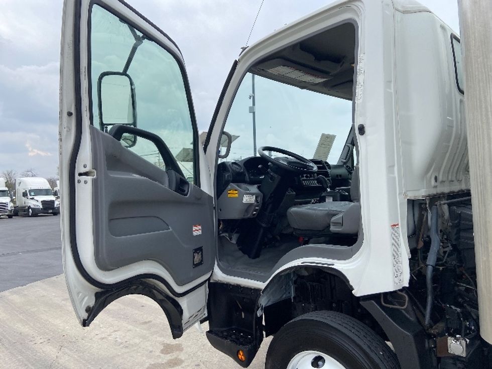 Light Duty Box Truck-Light and Medium Duty Trucks-Hino-2020-155-San Antonio-TX-137,540\n\t\tmiles-$ 36,750 - Image 16