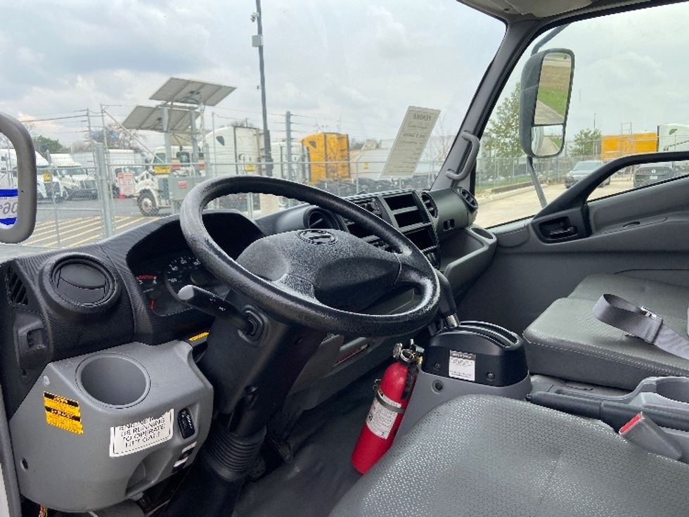 Light Duty Box Truck-Light and Medium Duty Trucks-Hino-2020-155-San Antonio-TX-137,540\n\t\tmiles-$ 36,750 - Image 17