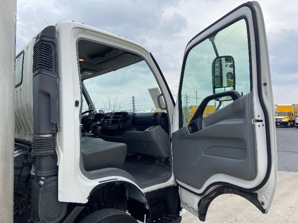 Light Duty Box Truck-Light and Medium Duty Trucks-Hino-2020-155-San Antonio-TX-137,540\n\t\tmiles-$ 36,750 - Image 20