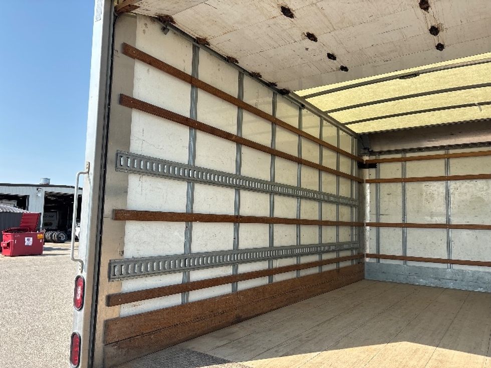 Light Duty Box Truck-Light and Medium Duty Trucks-Hino-2020-155-Saskatoon-SK-142,622\n\t\tkm-$ 52,500 - Image 11