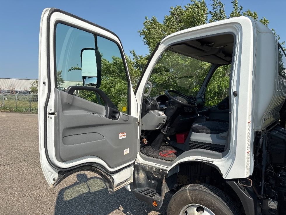 Light Duty Box Truck-Light and Medium Duty Trucks-Hino-2020-155-Saskatoon-SK-142,622\n\t\tkm-$ 52,500 - Image 16