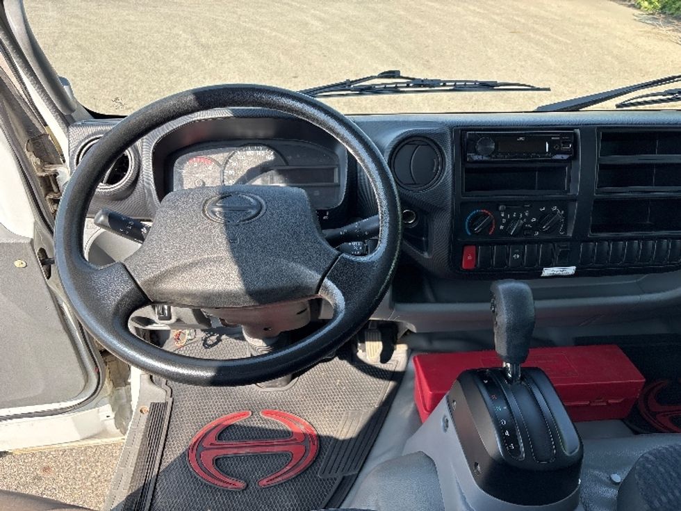 Light Duty Box Truck-Light and Medium Duty Trucks-Hino-2020-155-Saskatoon-SK-142,622\n\t\tkm-$ 52,500 - Image 18