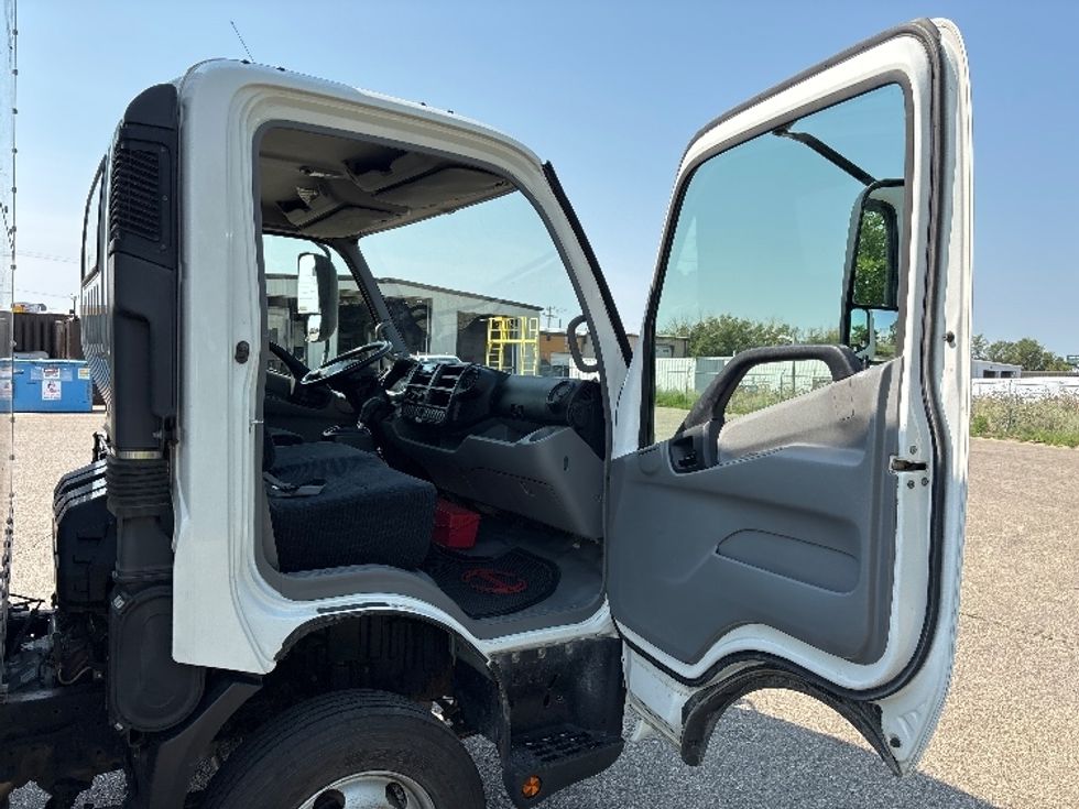 Light Duty Box Truck-Light and Medium Duty Trucks-Hino-2020-155-Saskatoon-SK-142,622\n\t\tkm-$ 52,500 - Image 20
