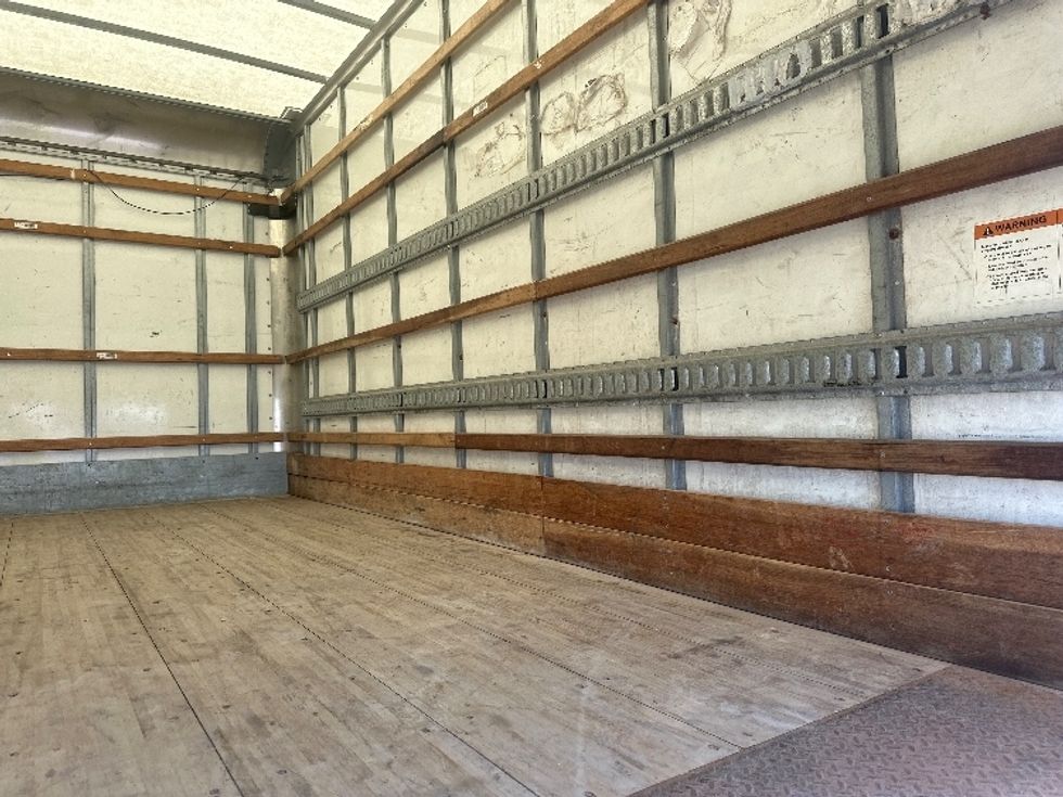 Light Duty Box Truck-Light and Medium Duty Trucks-Hino-2020-155-Toronto-ON-122,418\n\t\tkm-$ 55,000 - Image 11