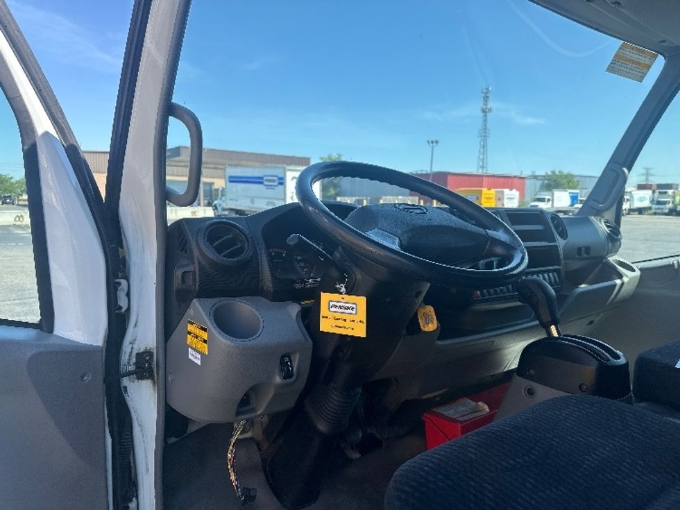 Light Duty Box Truck-Light and Medium Duty Trucks-Hino-2020-155-Toronto-ON-122,418\n\t\tkm-$ 55,000 - Image 16