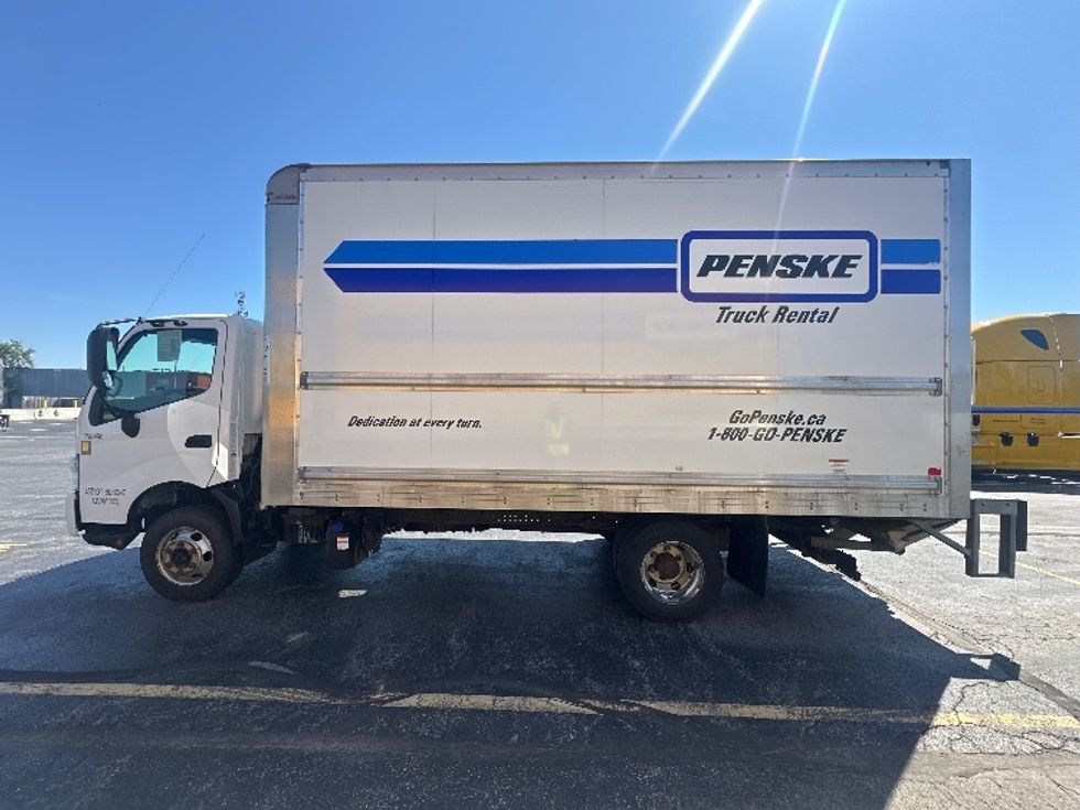 Light Duty Box Truck-Light and Medium Duty Trucks-Hino-2020-155-Toronto-ON-122,418\n\t\tkm-$ 55,000 - Image 4