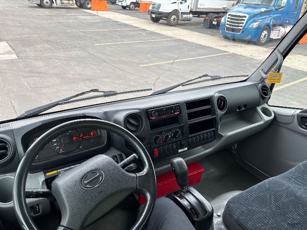 Light Duty Box Truck-Light and Medium Duty Trucks-Hino-2020-155-Toronto-ON-136,657\n\t\tkm-$ 52,500 - Image 17