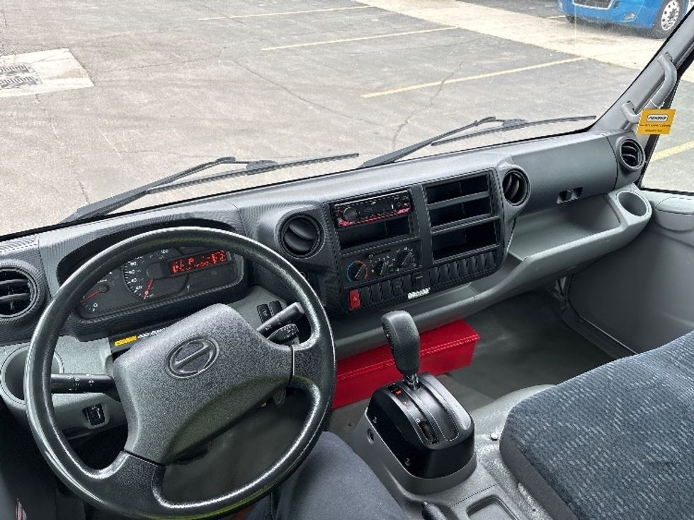 Light Duty Box Truck-Light and Medium Duty Trucks-Hino-2020-155-Toronto-ON-136,657\n\t\tkm-$ 52,500 - Image 18