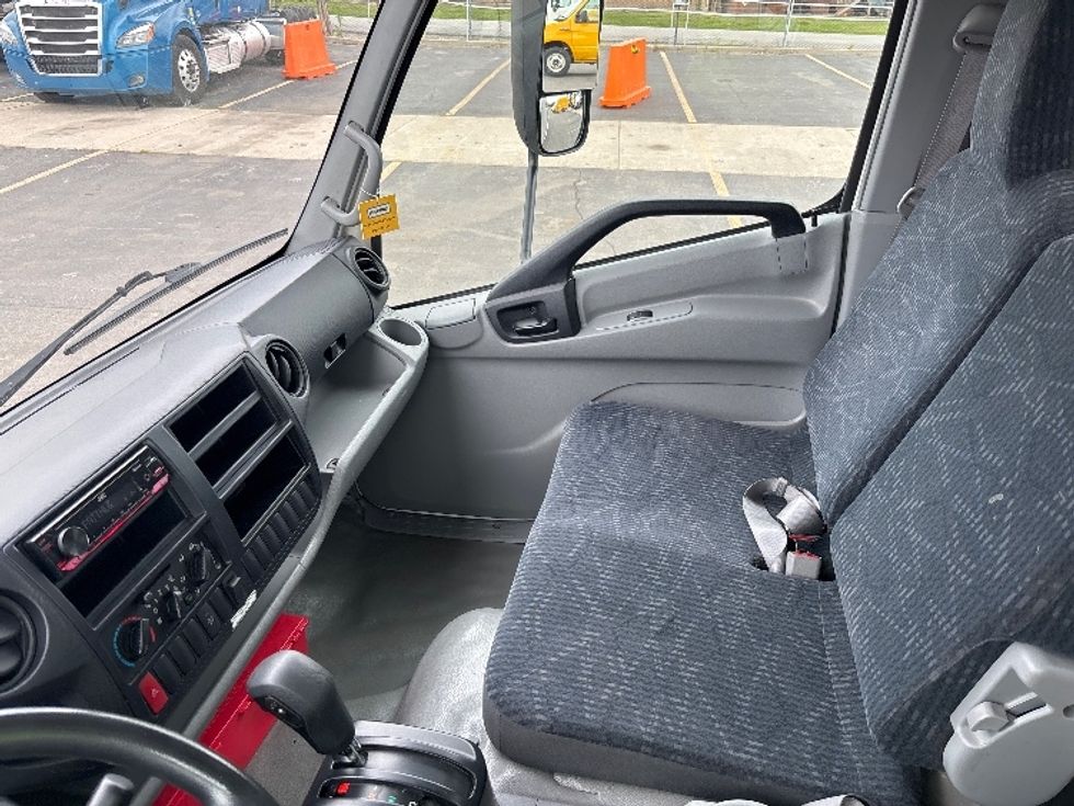 Light Duty Box Truck-Light and Medium Duty Trucks-Hino-2020-155-Toronto-ON-136,657\n\t\tkm-$ 52,500 - Image 19