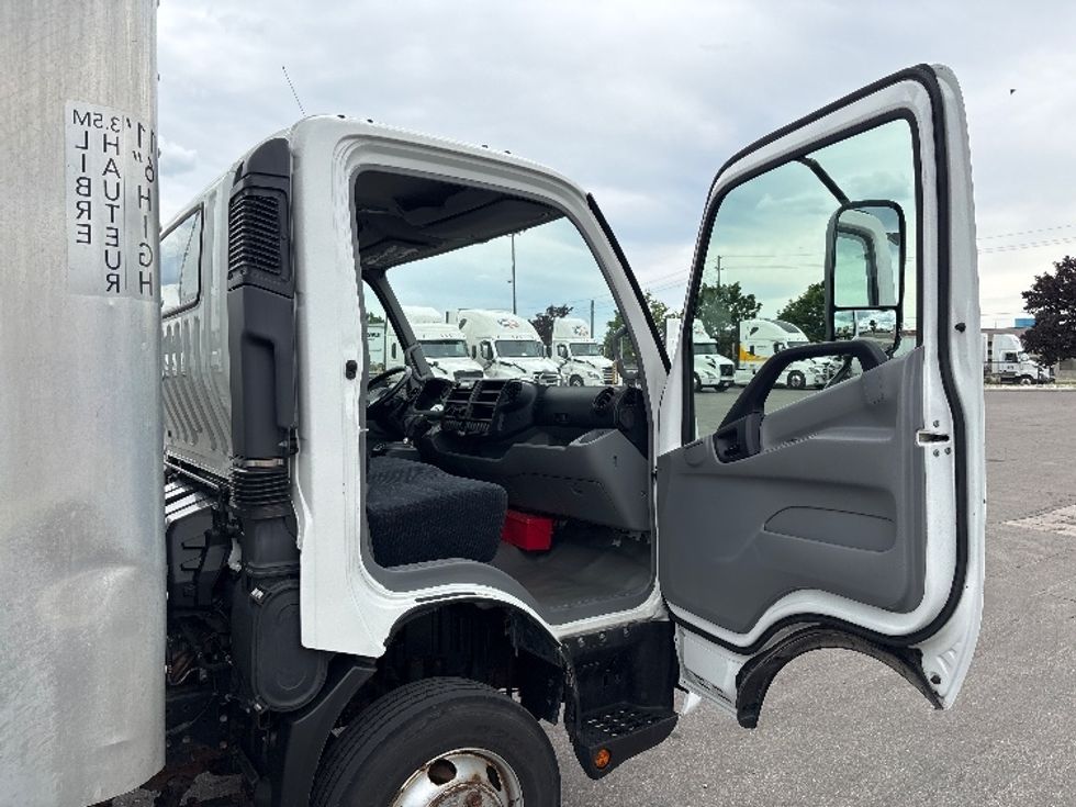Light Duty Box Truck-Light and Medium Duty Trucks-Hino-2020-155-Toronto-ON-136,657\n\t\tkm-$ 52,500 - Image 20