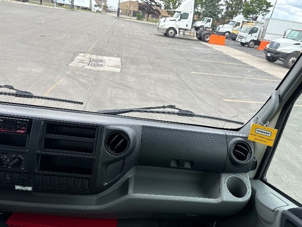 Light Duty Box Truck-Light and Medium Duty Trucks-Hino-2020-155-Toronto-ON-136,657\n\t\tkm-$ 52,500 - Image 21