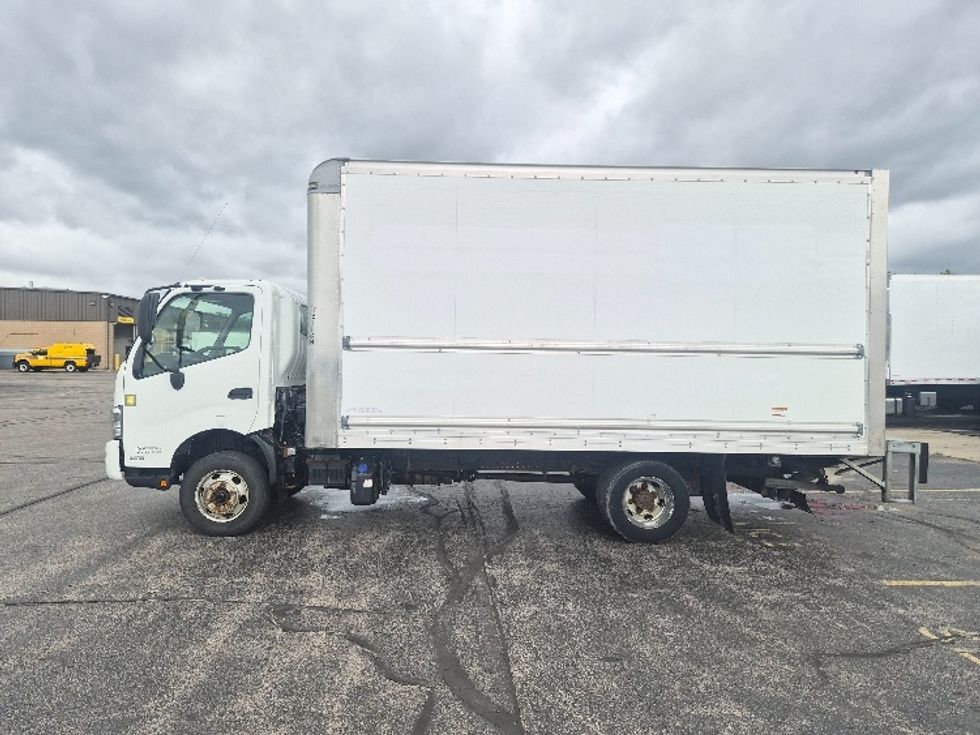 Light Duty Box Truck-Light and Medium Duty Trucks-Hino-2020-155-Toronto-ON-136,657\n\t\tkm-$ 52,500 - Image 4