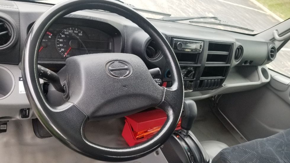 Light Duty Box Truck-Light and Medium Duty Trucks-Hino-2020-155-Toronto-ON-152,059\n\t\tkm-$ 50,750 - Image 17