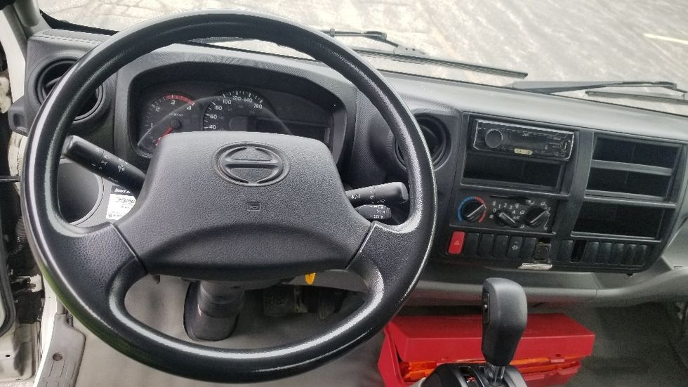 Light Duty Box Truck-Light and Medium Duty Trucks-Hino-2020-155-Toronto-ON-152,059\n\t\tkm-$ 50,750 - Image 18