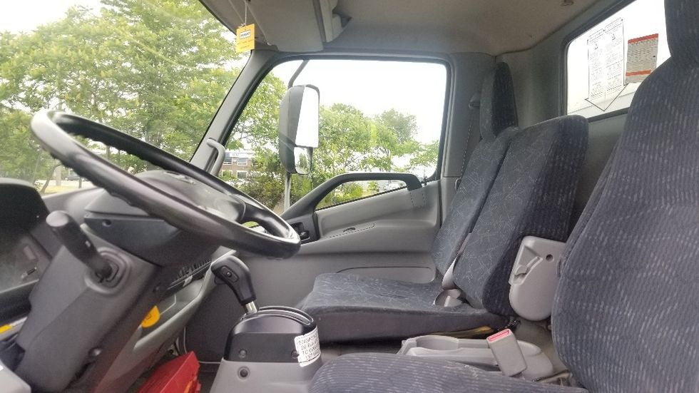 Light Duty Box Truck-Light and Medium Duty Trucks-Hino-2020-155-Toronto-ON-152,059\n\t\tkm-$ 50,750 - Image 19