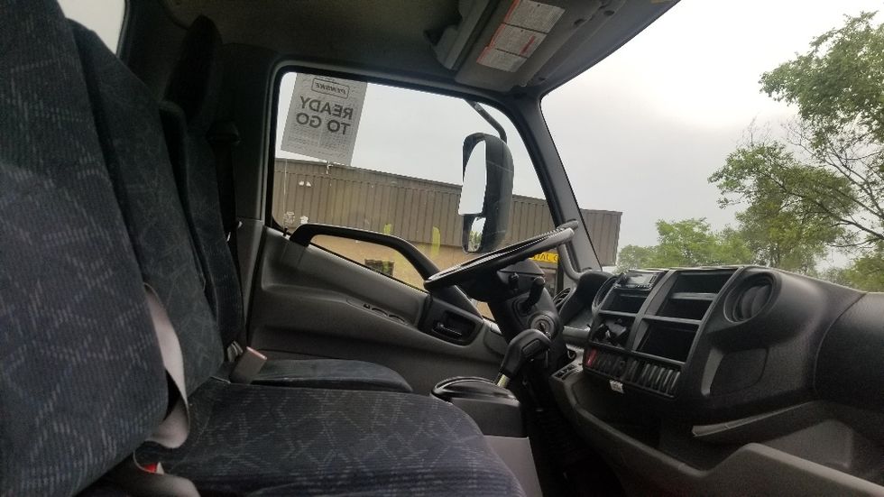 Light Duty Box Truck-Light and Medium Duty Trucks-Hino-2020-155-Toronto-ON-152,059\n\t\tkm-$ 50,750 - Image 22