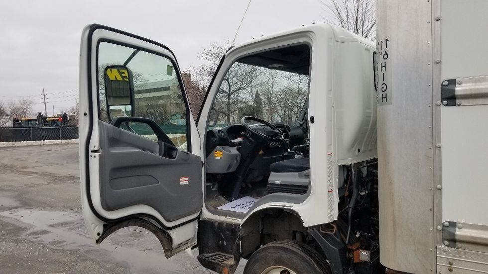 Light Duty Box Truck-Light and Medium Duty Trucks-Hino-2020-155-Toronto-ON-190,909\n\t\tkm-$ 48,250 - Image 16