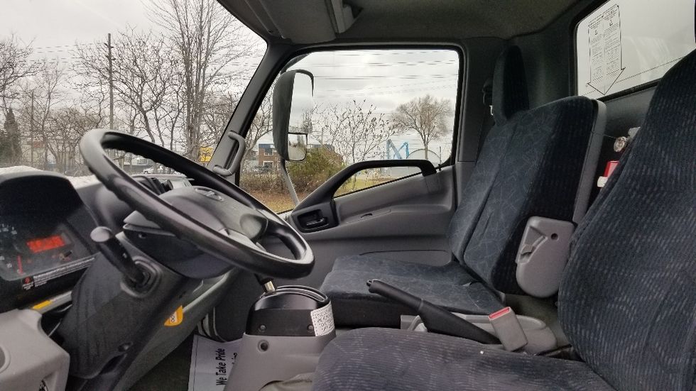 Light Duty Box Truck-Light and Medium Duty Trucks-Hino-2020-155-Toronto-ON-190,909\n\t\tkm-$ 48,250 - Image 19