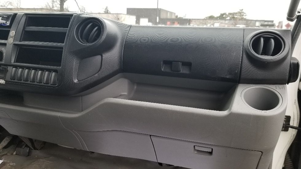 Light Duty Box Truck-Light and Medium Duty Trucks-Hino-2020-155-Toronto-ON-190,909\n\t\tkm-$ 48,250 - Image 21