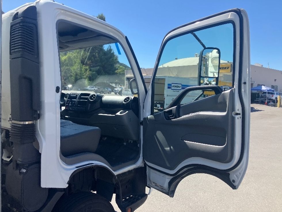 Light Duty Box Truck-Light and Medium Duty Trucks-Hino-2020-155-Torrance-CA-91,837\n\t\tmiles-$ 44,750 - Image 20