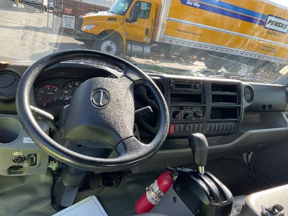 Light Duty Box Truck-Light and Medium Duty Trucks-Hino-2020-155-West Sacramento-CA-99,663\n\t\tmiles-$ 27,500 - Image 18
