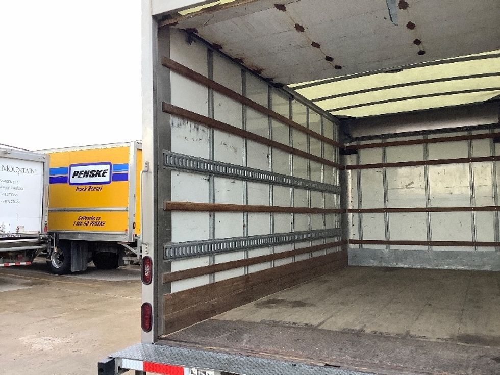 Light Duty Box Truck-Light and Medium Duty Trucks-Hino-2020-155-Winnipeg-MB-160,440\n\t\tkm-$ 51,250 - Image 11