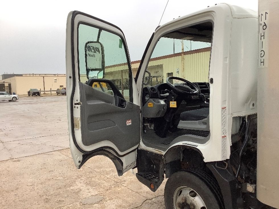 Light Duty Box Truck-Light and Medium Duty Trucks-Hino-2020-155-Winnipeg-MB-160,440\n\t\tkm-$ 51,250 - Image 16