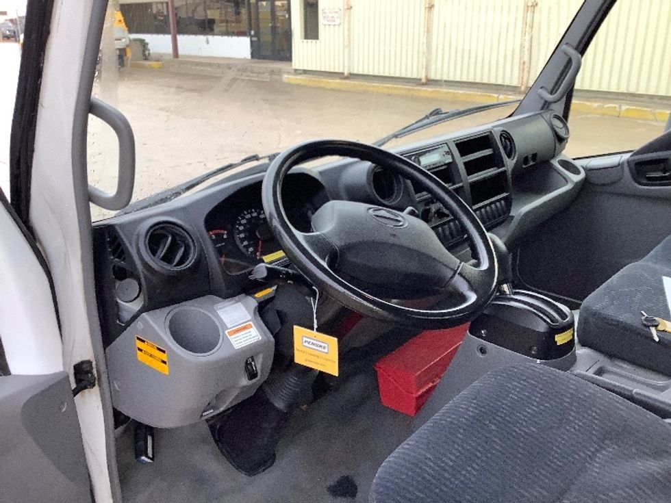 Light Duty Box Truck-Light and Medium Duty Trucks-Hino-2020-155-Winnipeg-MB-160,440\n\t\tkm-$ 51,250 - Image 17