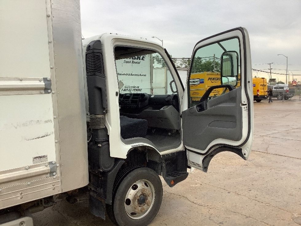 Light Duty Box Truck-Light and Medium Duty Trucks-Hino-2020-155-Winnipeg-MB-160,440\n\t\tkm-$ 51,250 - Image 20