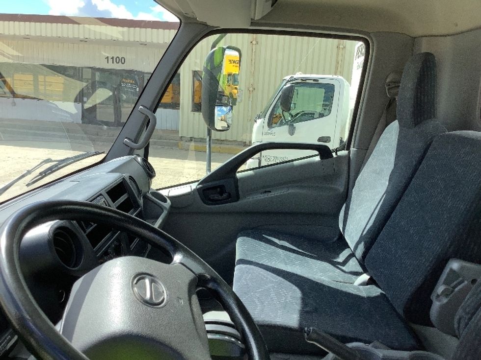 Light Duty Box Truck-Light and Medium Duty Trucks-Hino-2020-155-Winnipeg-MB-204,335\n\t\tkm-$ 47,500 - Image 19