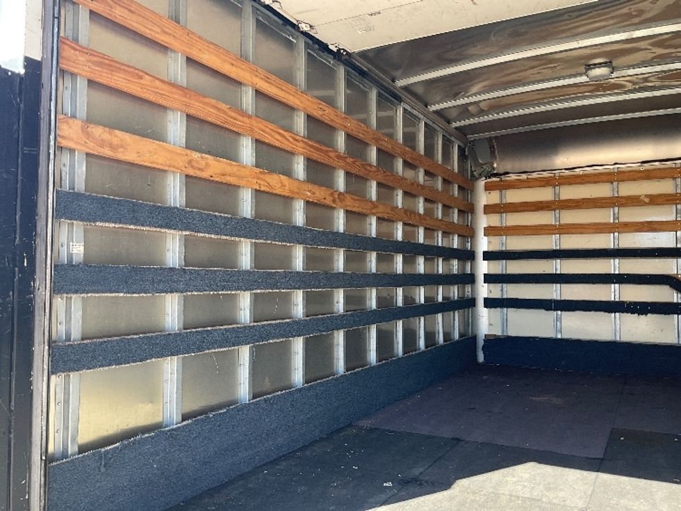 Light Duty Box Truck-Light and Medium Duty Trucks-Isuzu-2011-NPR-Albuquerque-NM-135,818\n\t\tmiles-$ 16,500 - Image 11