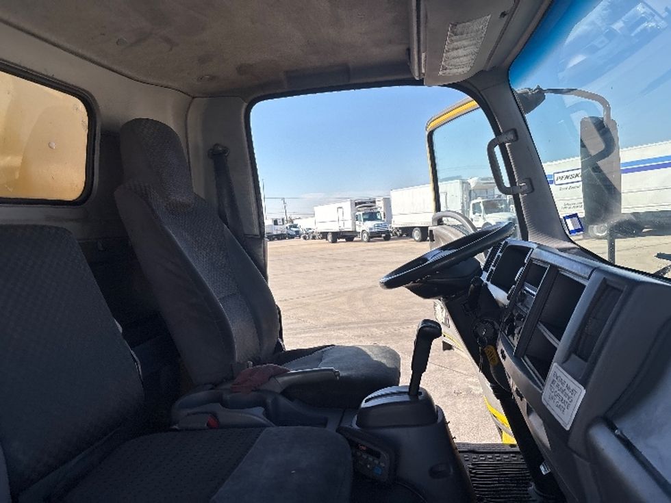 Light Duty Box Truck-Light and Medium Duty Trucks-Isuzu-2013-NPR-Arlington-TX-203,534\n\t\tmiles-$ 23,500 - Image 22
