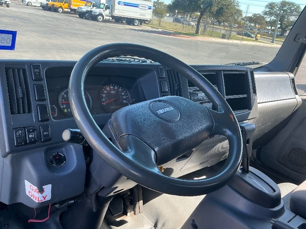 Light Duty Box Truck-Light and Medium Duty Trucks-Isuzu-2014-NPR-Austin-TX-195,264\n\t\tmiles-$ 16,000 - Image 17